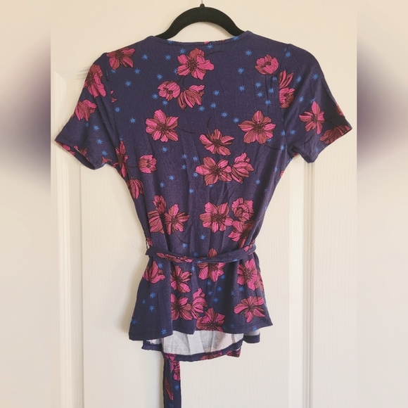 MODCLOTH The Surplice is Right Faux wrap top - Picture 3 of 4